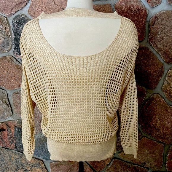 Pretty gold tone loose knit sweater - Picture 2 of 7